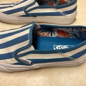 White and blue striped vans size 8.0 men’s